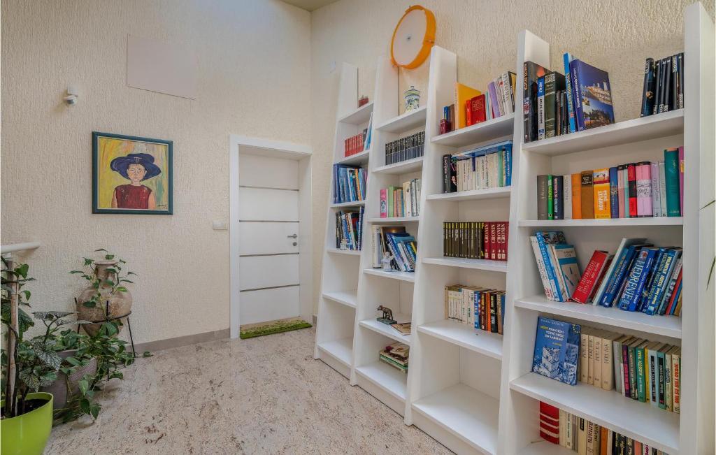 Knižnica v apartmáne