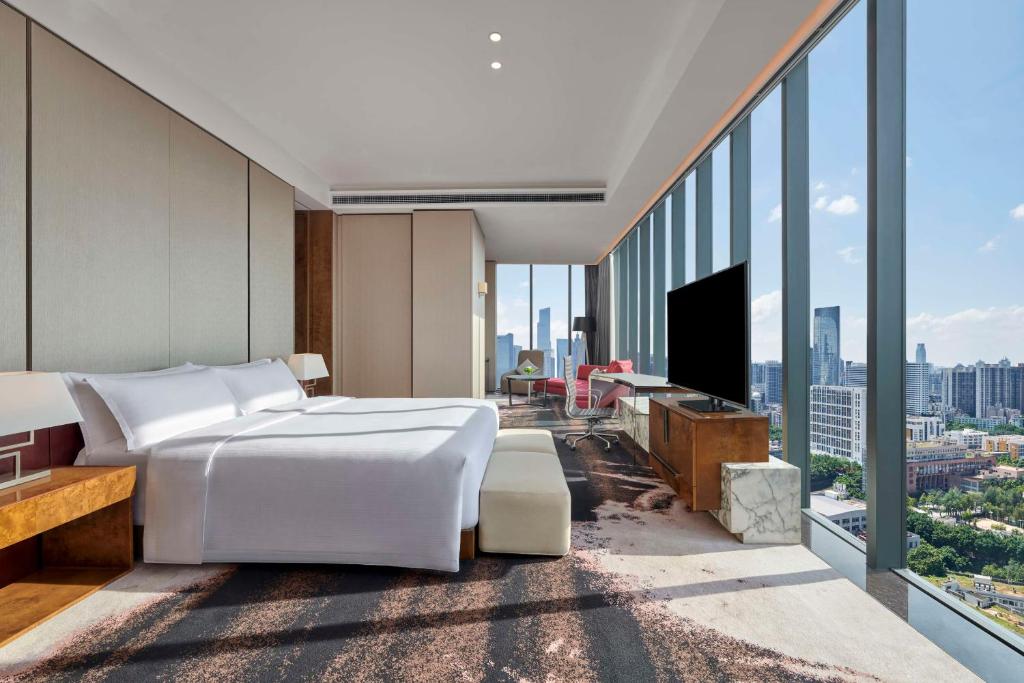 Hilton Guangzhou Tianhe - Free Shuttle Bus and Registration Counter Available during Canton Fair Period - 