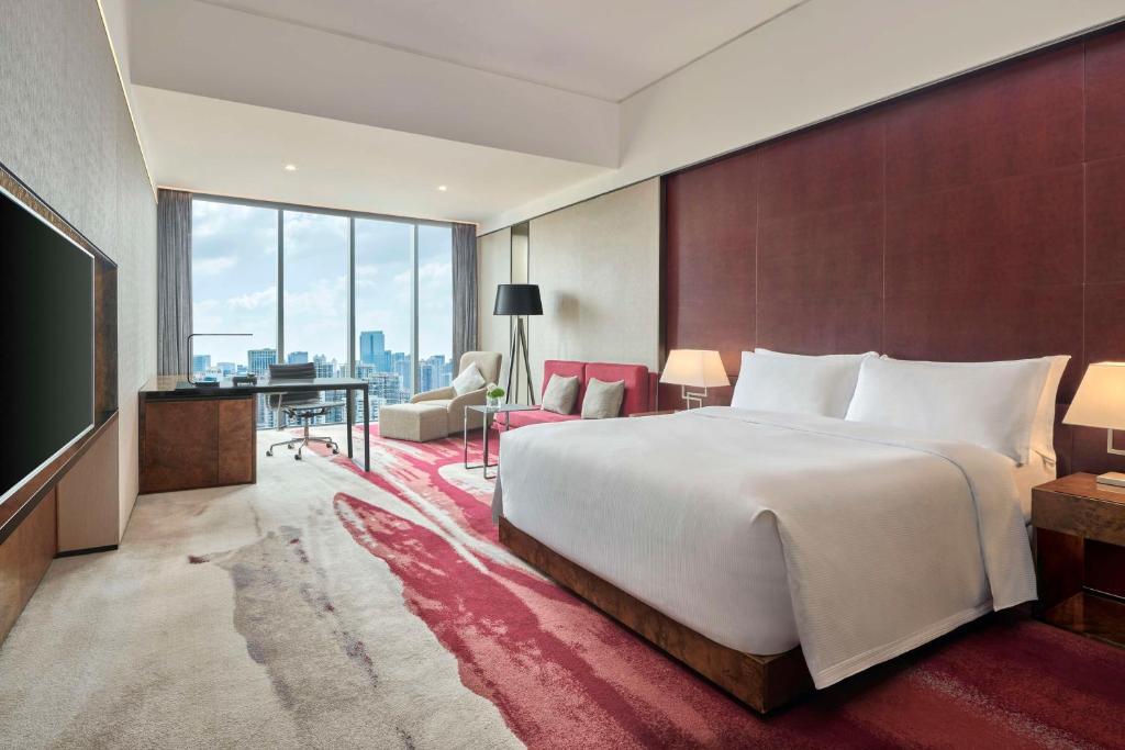 Hilton Guangzhou Tianhe - Free Shuttle Bus and Registration Counter Available during Canton Fair Period - 