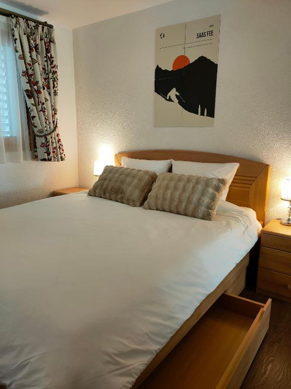 Postel nebo postele na pokoji v ubytování Studio au pied de la télécabine, SaastalCards Saas-Fee