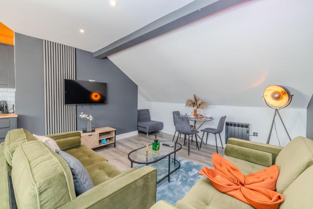 Χώρος καθιστικού στο Luxury Apartment with Parking l 2 Bedroom