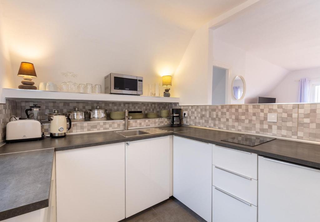 Kuchyň nebo kuchyňský kout v ubytování Reformado apartamento en el centro con vista al mar