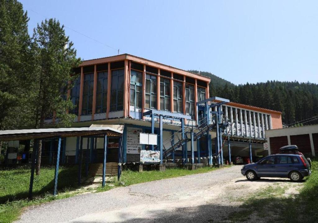 Budova, v ktorej sa apartmán nachádza