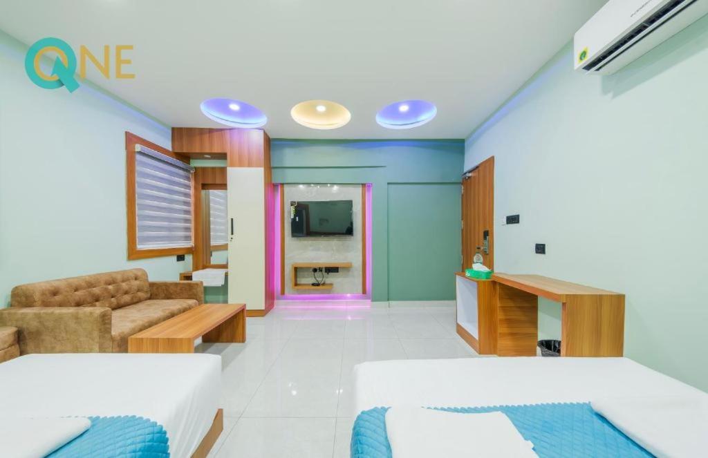 Postel nebo postele na pokoji v ubytování Glitz Hotels Q One - Nr Ernakulam Junction