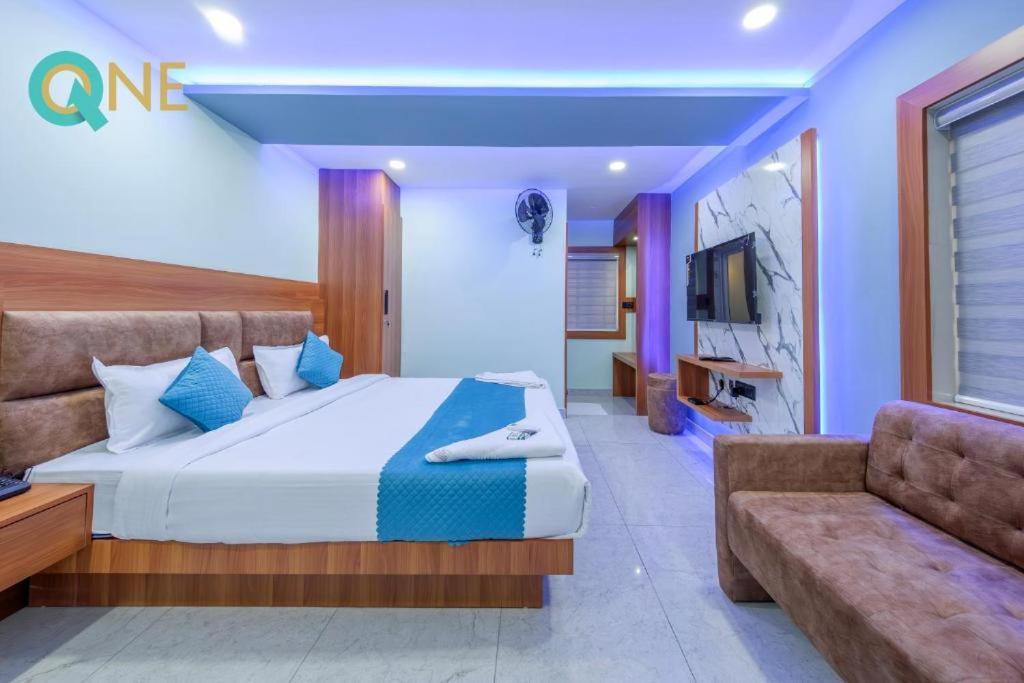 Postel nebo postele na pokoji v ubytování Glitz Hotels Q One - Nr Ernakulam Junction