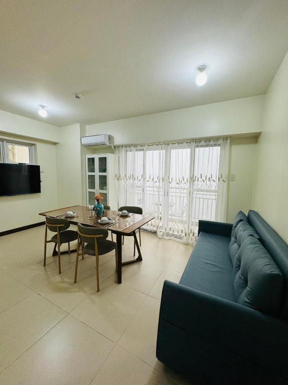 TV i/ili multimedijalni sistem u objektu FAIRLANE residences