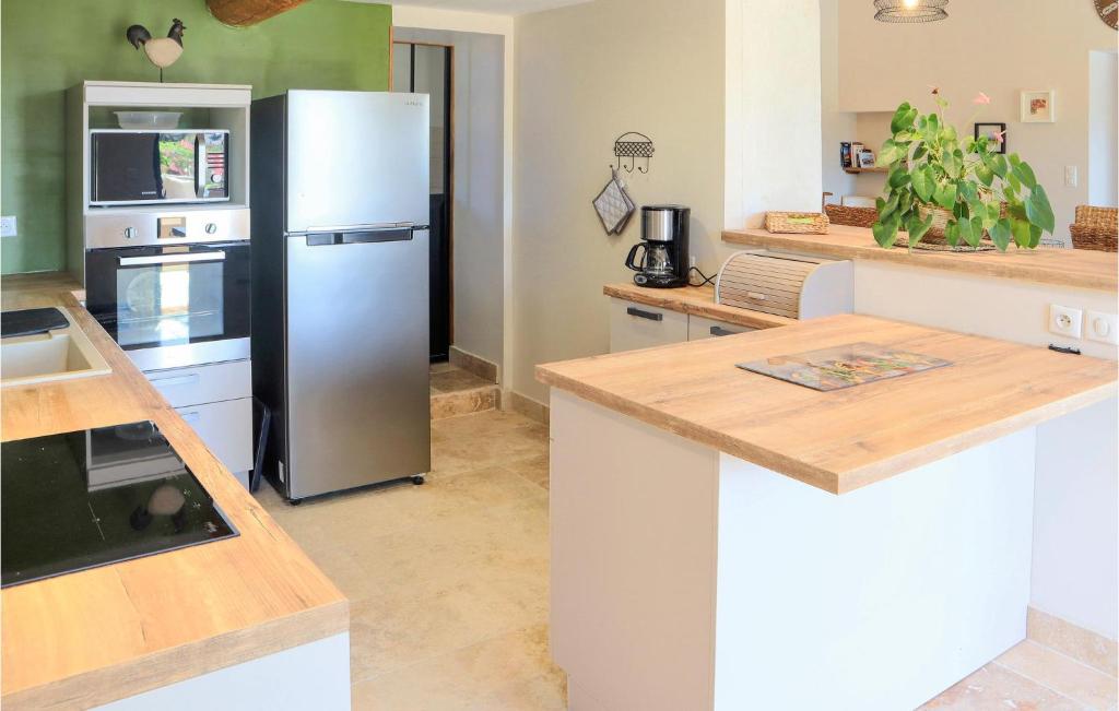 Awesome Home In Violes - Vakantiehuis Met 3 Slaapkamers