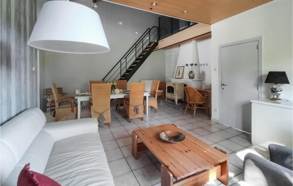 Posezení v ubytování Pet Friendly Home In As With Wifi