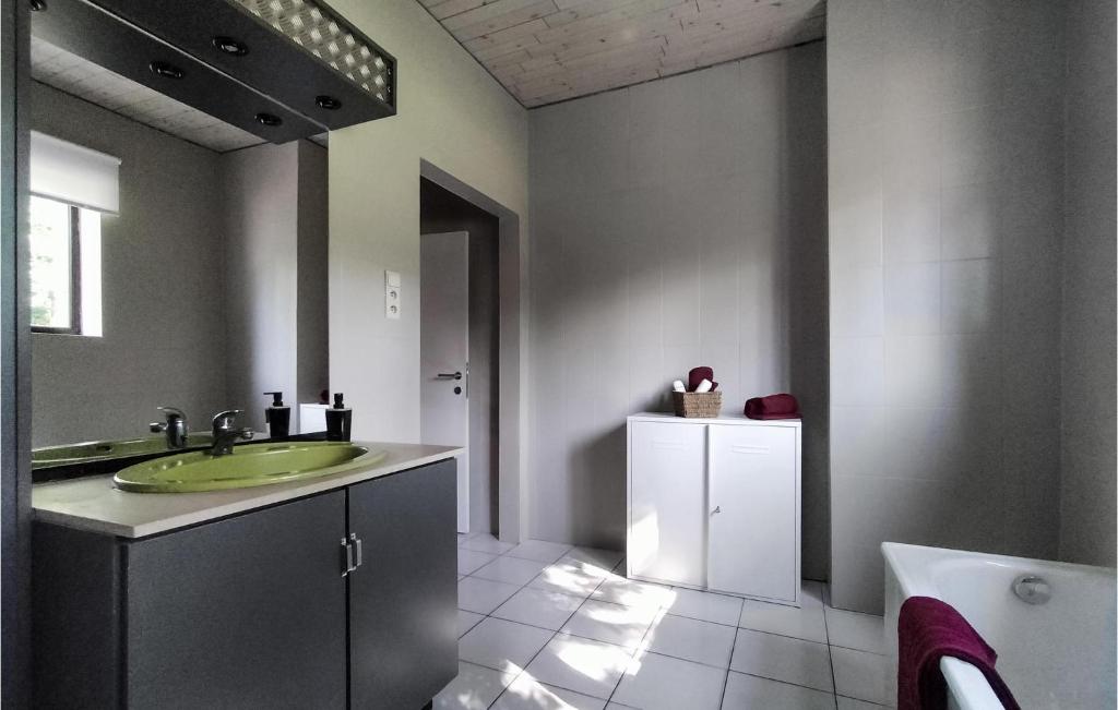 Kuchyň nebo kuchyňský kout v ubytování Pet Friendly Home In As With Wifi