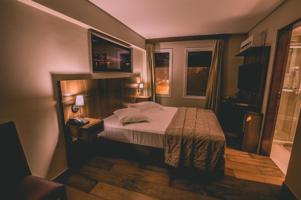  Prado Hotel Business
