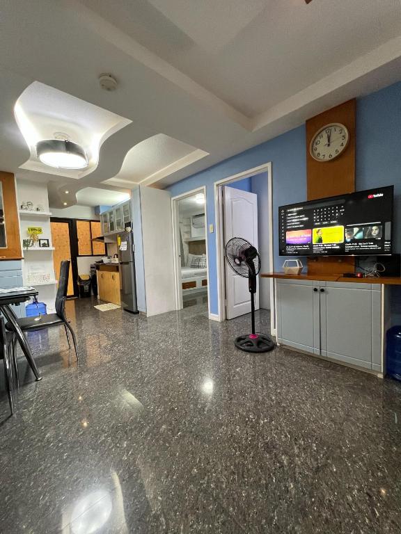 Kuchyň nebo kuchyňský kout v ubytování One Oasis Davao Condo 2BR Behind SM Mall with WIFI & Pool