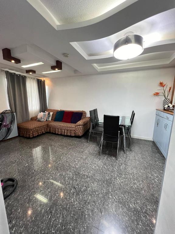 Posezení v ubytování One Oasis Davao Condo 2BR Behind SM Mall with WIFI & Pool