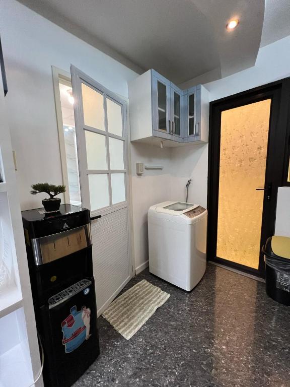 Kuchyň nebo kuchyňský kout v ubytování One Oasis Davao Condo 2BR Behind SM Mall with WIFI & Pool