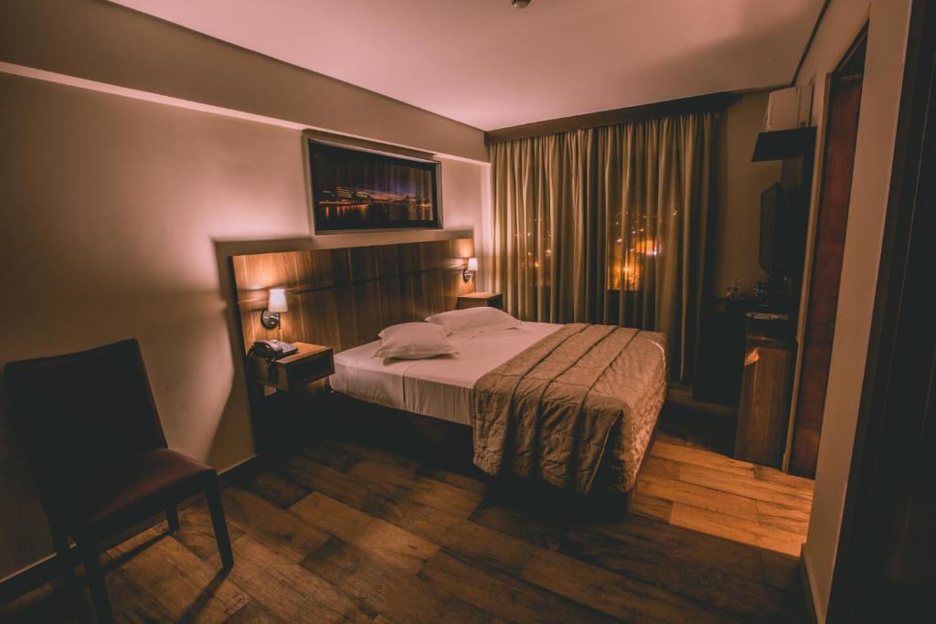  Prado Hotel Business