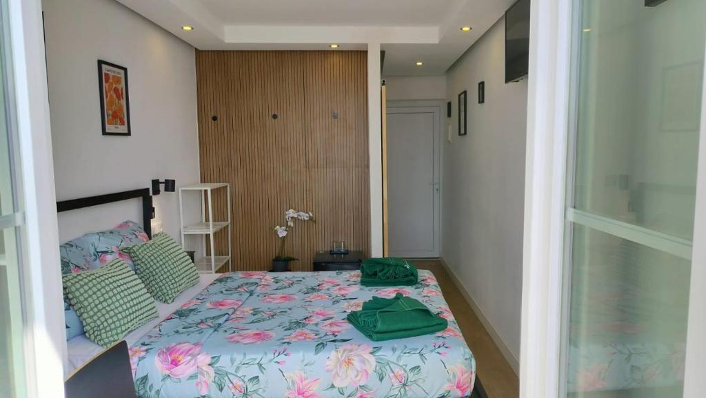 Postel nebo postele na pokoji v ubytování Figueira House in Beira Minho
