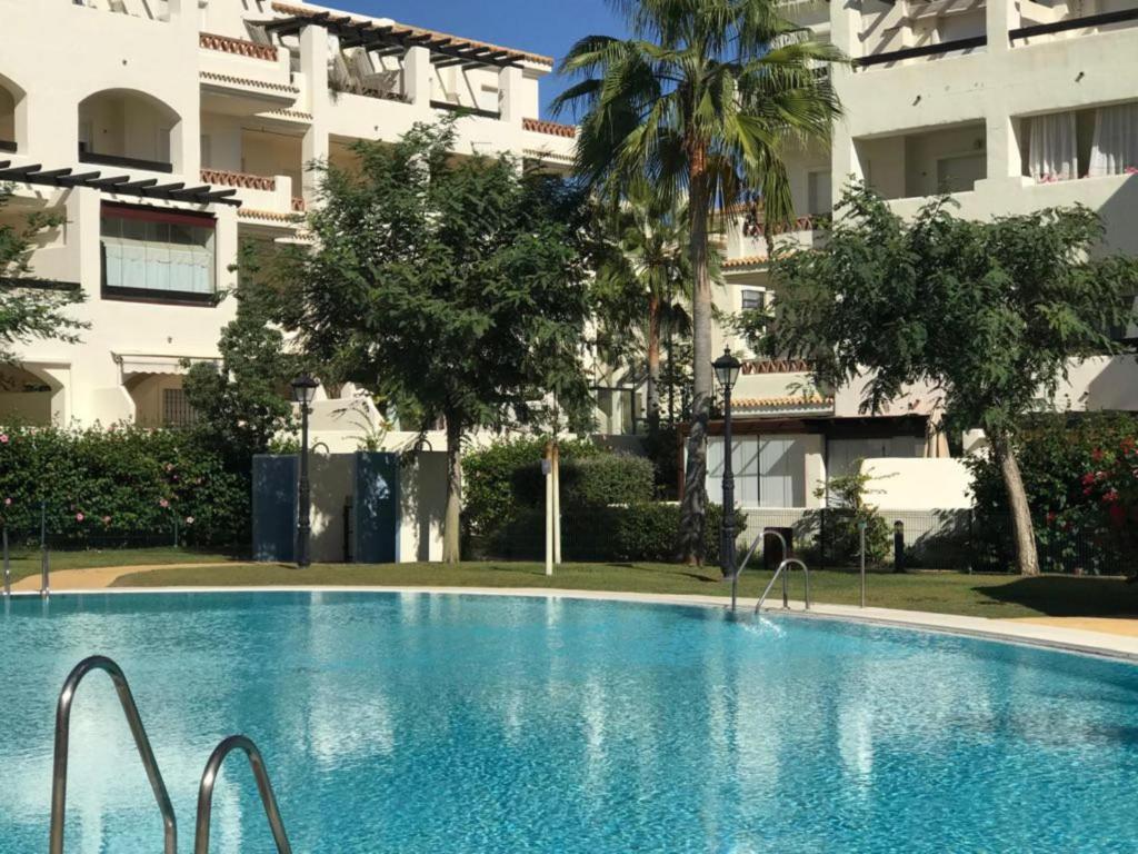 Bazén v ubytovaní 2239-Lovely 2 bedrooms with pool and paddle court alebo v jeho blízkosti
