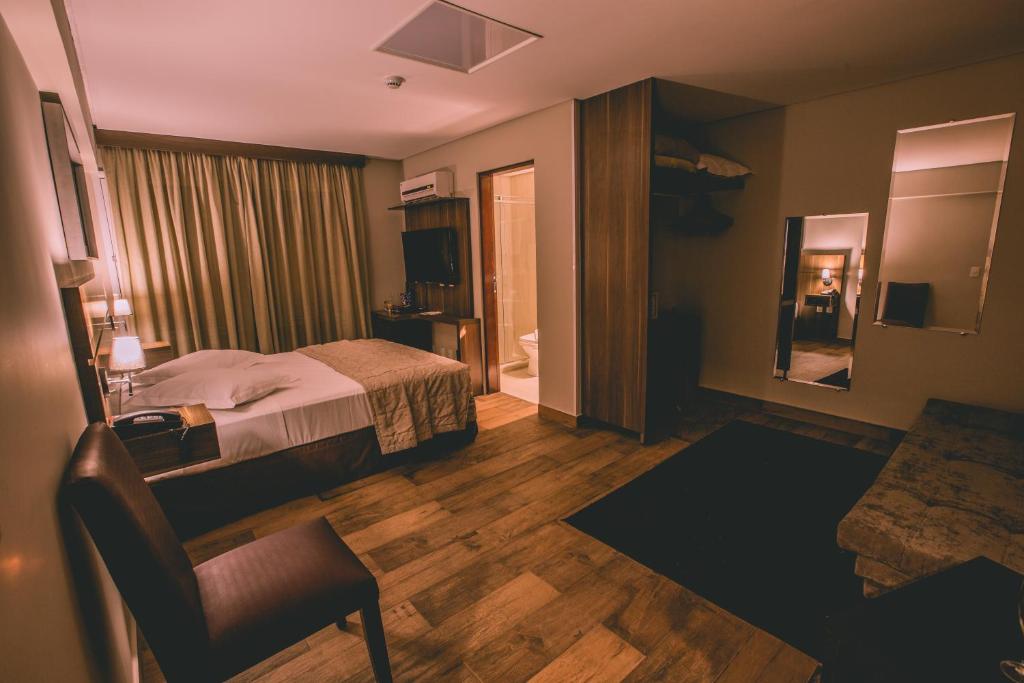  Prado Hotel Business