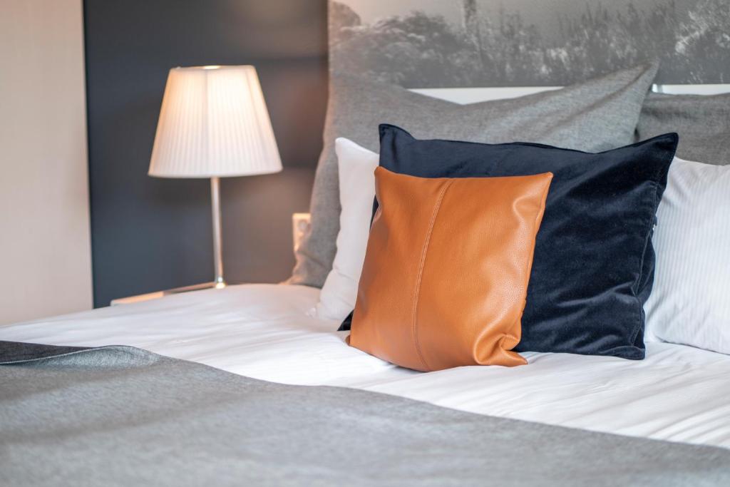 Ein Bett oder Betten in einem Zimmer der Unterkunft Clarion Hotel Sign