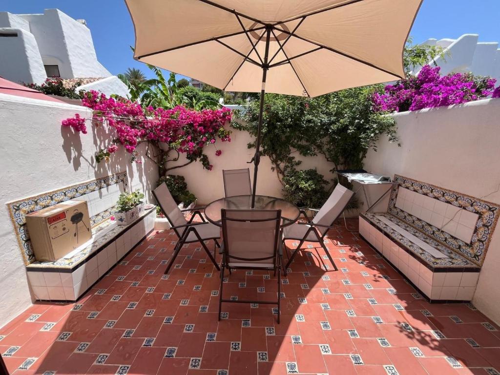 Estepona - Playa - Villa en urbanización al lado del mar Is17
