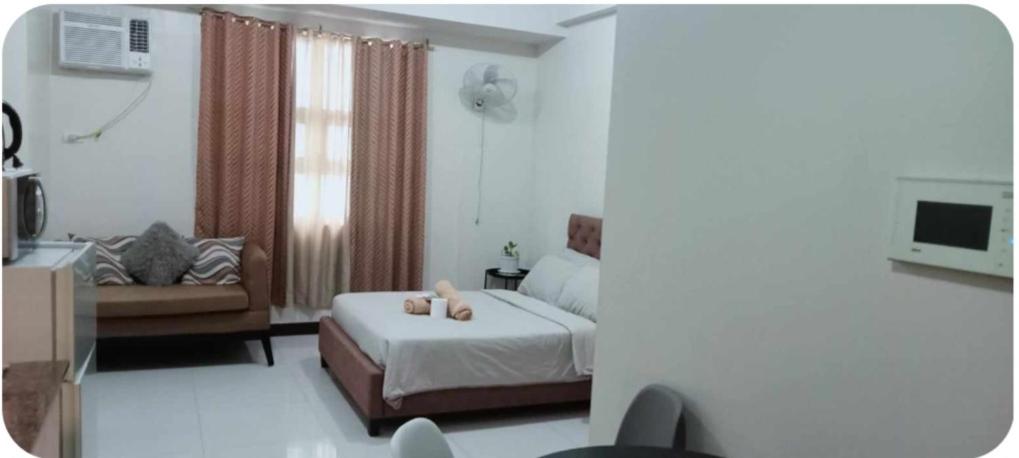 Postel nebo postele na pokoji v ubytování Condo Unit walking distance to Manila Airport (NAIA Terminal 3)