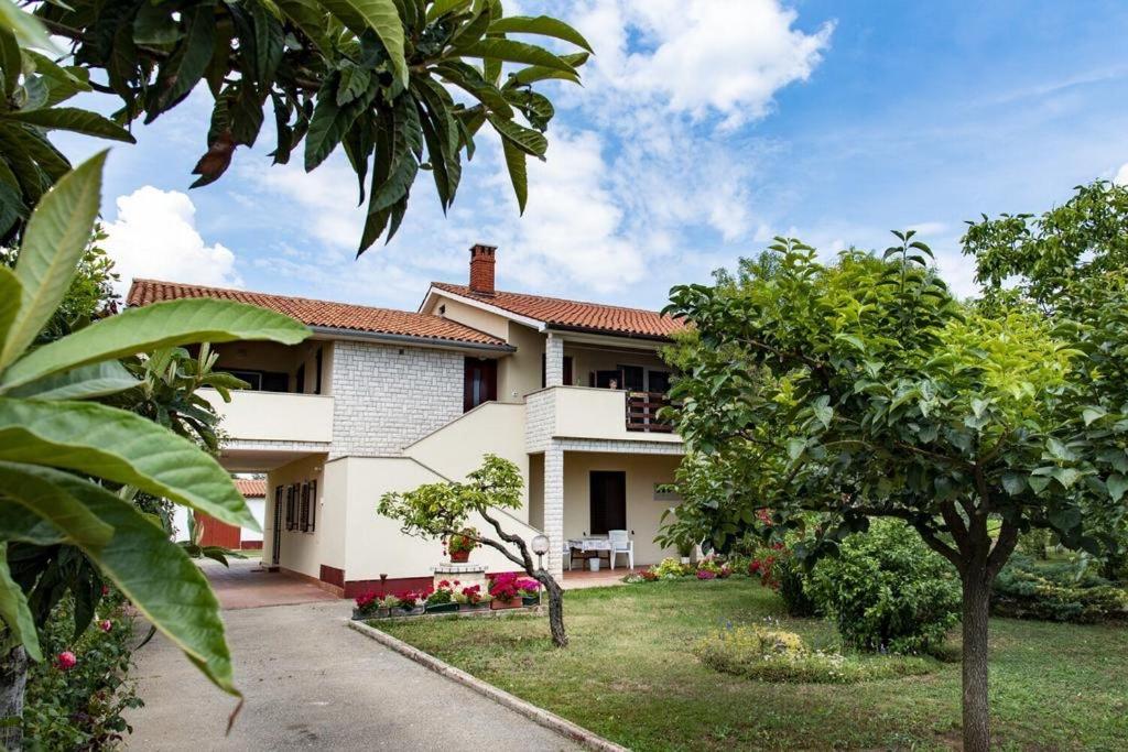 Vonkajšia záhrada v ubytovaní Apartment Roma