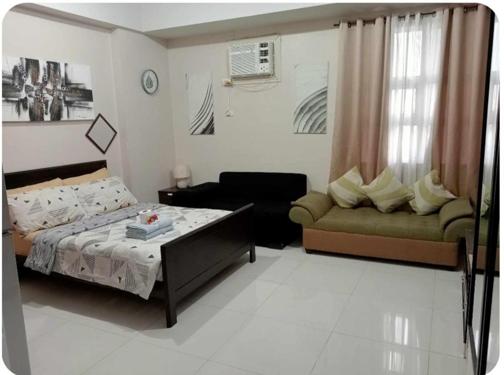 Posezení v ubytování Condo Unit walking distance to Manila Airport (NAIA Terminal 3)