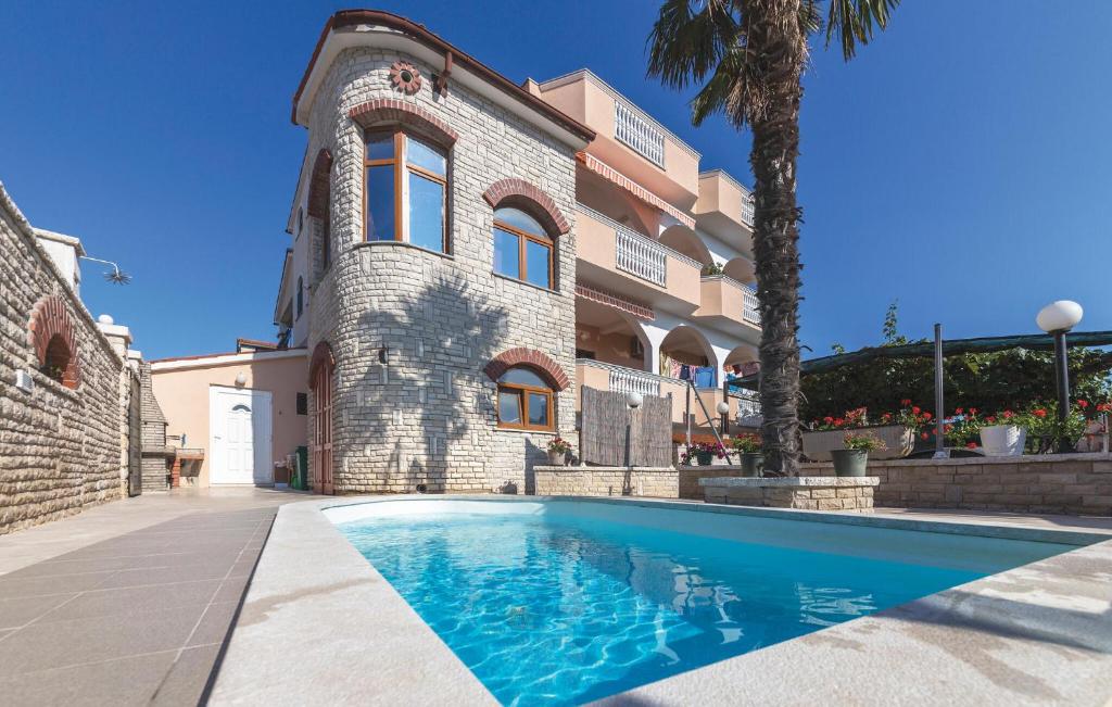 Awesome Apartment In Pula