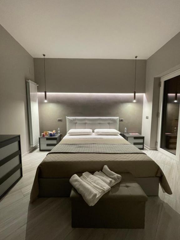 a bedroom with a large bed with two towels on it at La quercia in Ticchiena