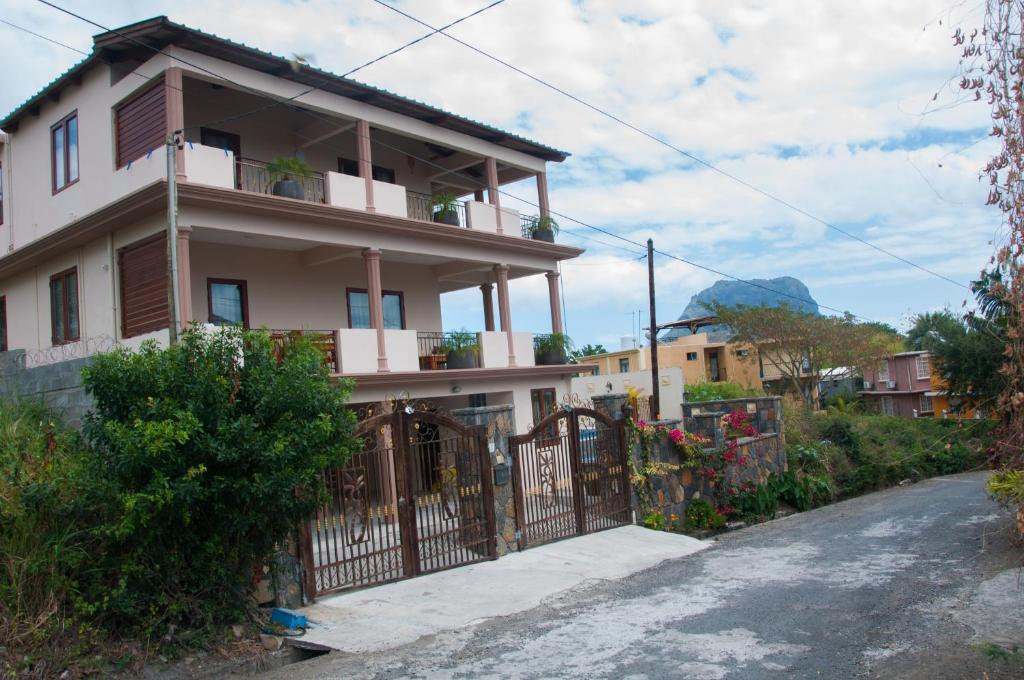 Nespecifikovaný výhled na hory nebo výhled na hory při pohledu z apartmánu