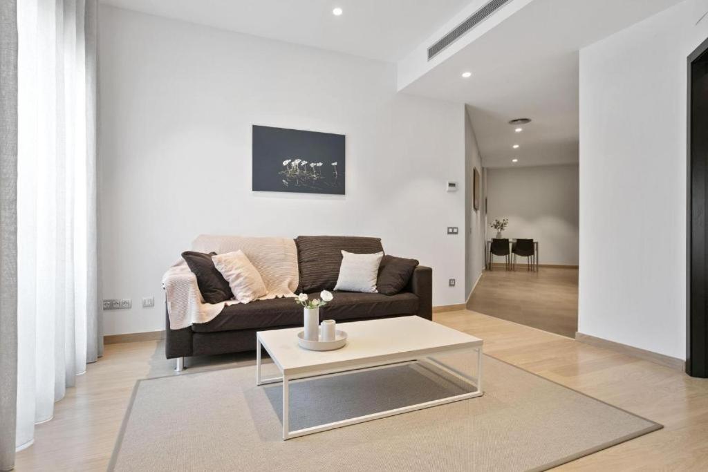 Fisa Rentals Gran Via Apartments - Deluxe Two- Bedroom Apartment