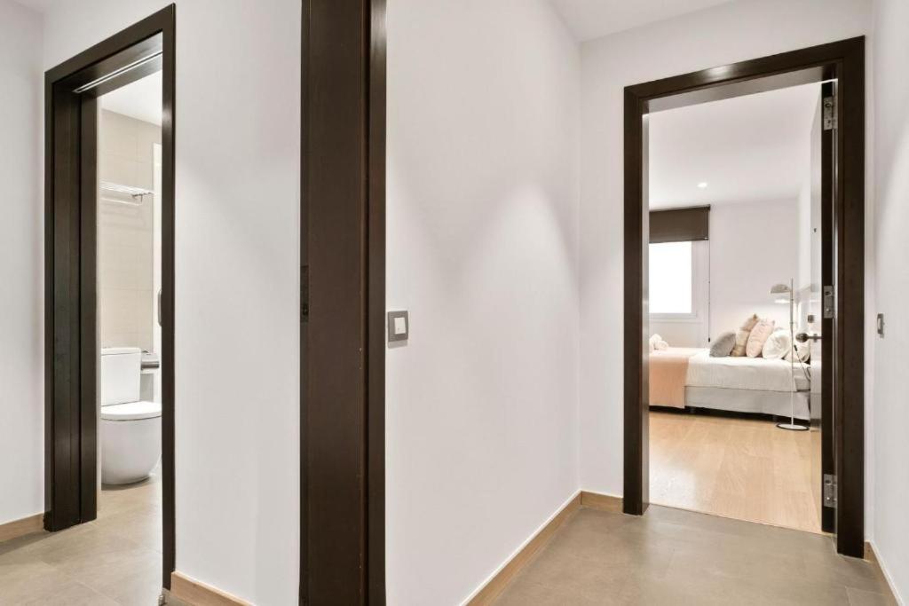 Fisa Rentals Gran Via Apartments - Two-Bedroom Deluxe Apartment