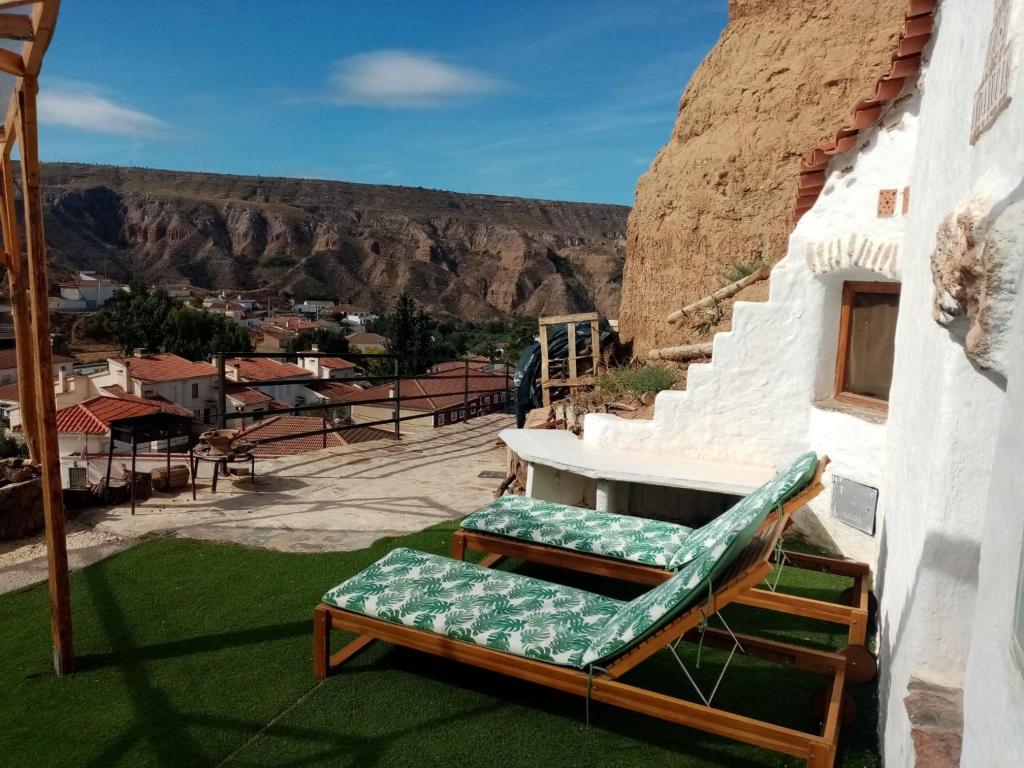 Creatively designed CaveHouse with jacuzzi - imagen 3