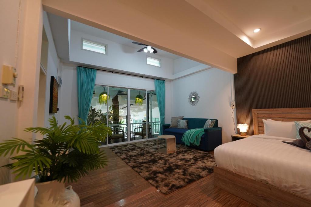 Postel nebo postele na pokoji v ubytování Tropical Oasis Aoyon Beach House