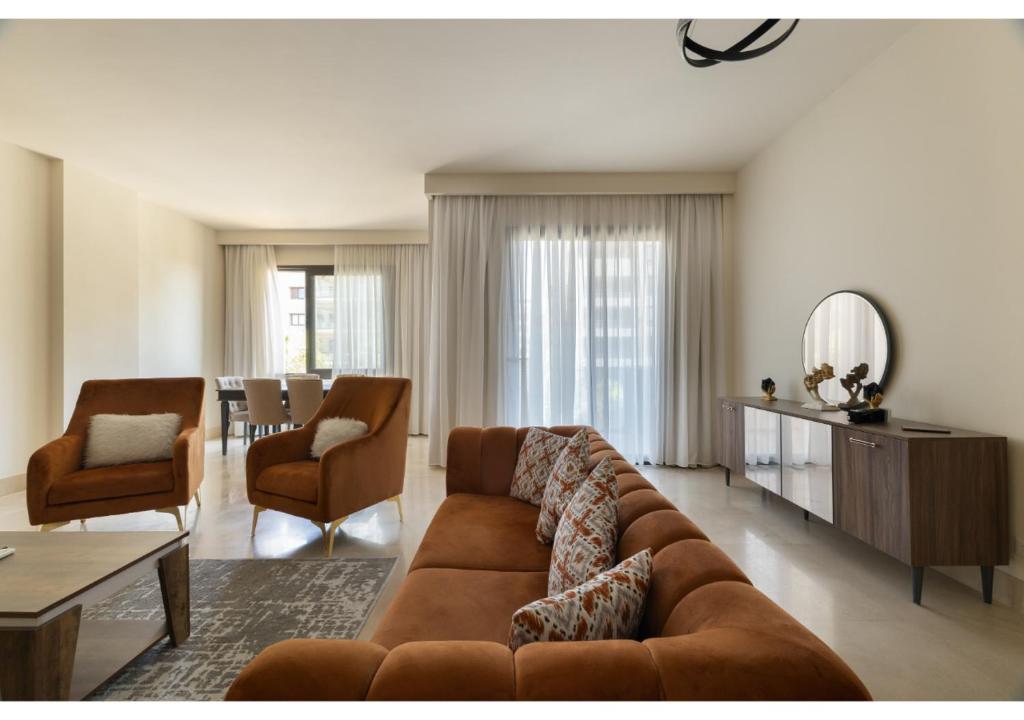 Posezení v ubytování Apartment in Allegria Residence Compound - sheikh zayed