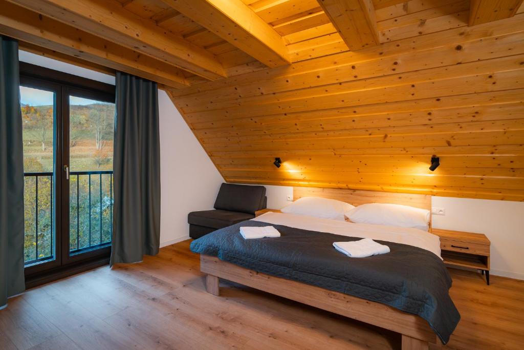 Postel nebo postele na pokoji v ubytování Villa Seraf