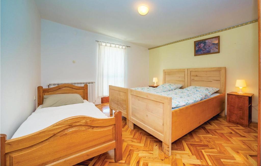 Posteľ alebo postele v izbe v ubytovaní 7 Bedroom Pet Friendly Home In Crni Kal