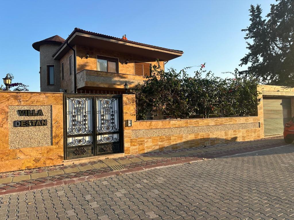 Budova, kde se aparthotel nachází