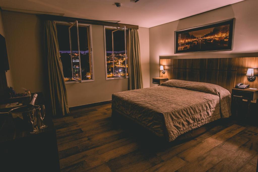  Prado Hotel Business