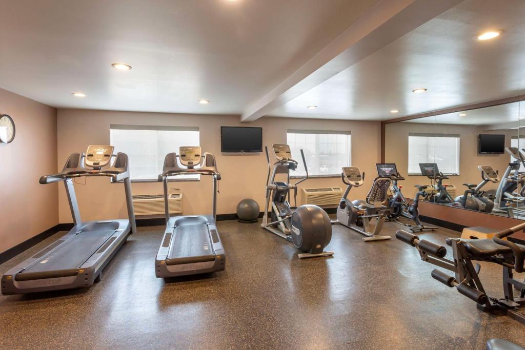 Fitness centrum a/nebo fitness zařízení v ubytování Best Western PLUS Cotton Tree Inn