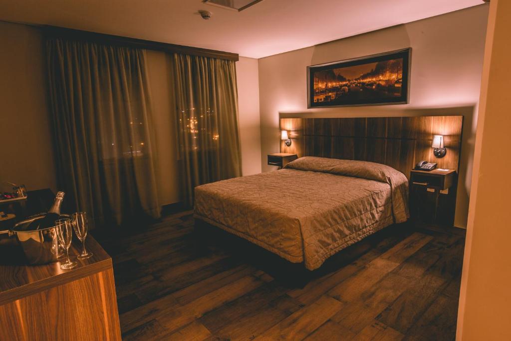  Prado Hotel Business
