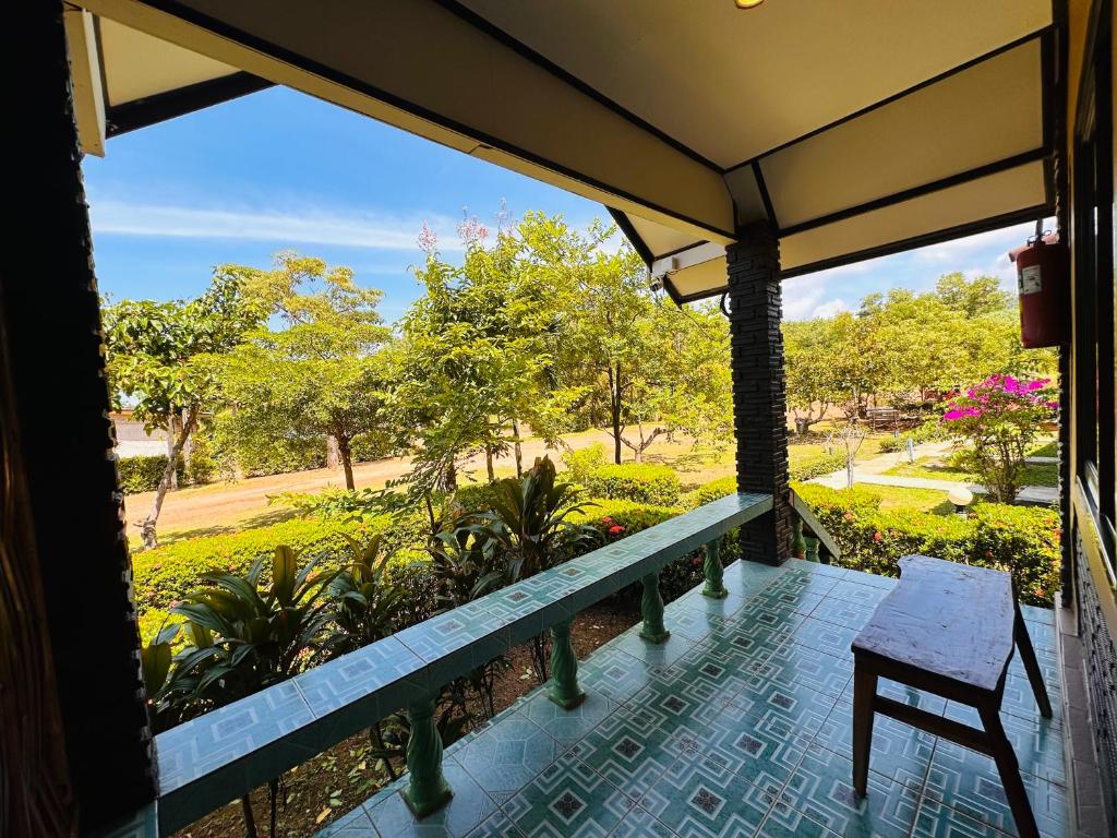 Lanta Queen Resort - 4