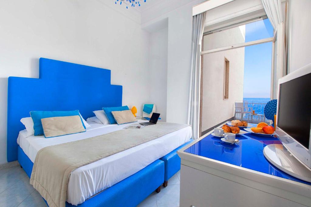 Postel nebo postele na pokoji v ubytování Hotel Admiral
