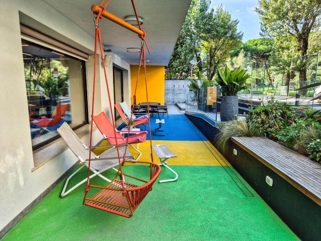 Bazén v ubytování Demo Hotel Design Emotion nebo v jeho okolí