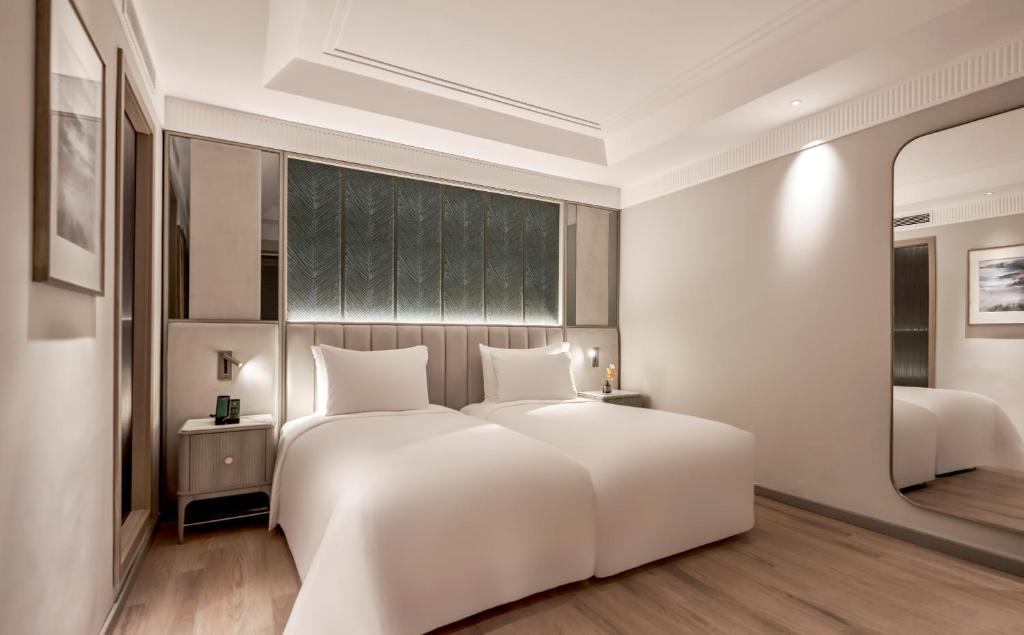 La Siesta Premium Saigon Central - 12