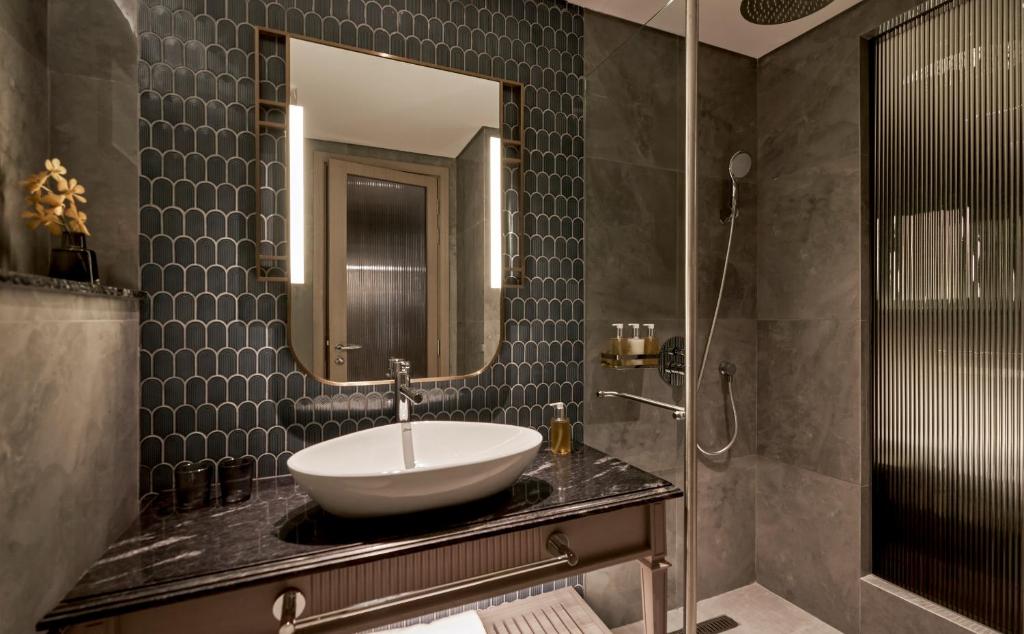 La Siesta Premium Saigon Central - 14