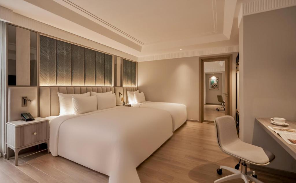 La Siesta Premium Saigon Central - 17