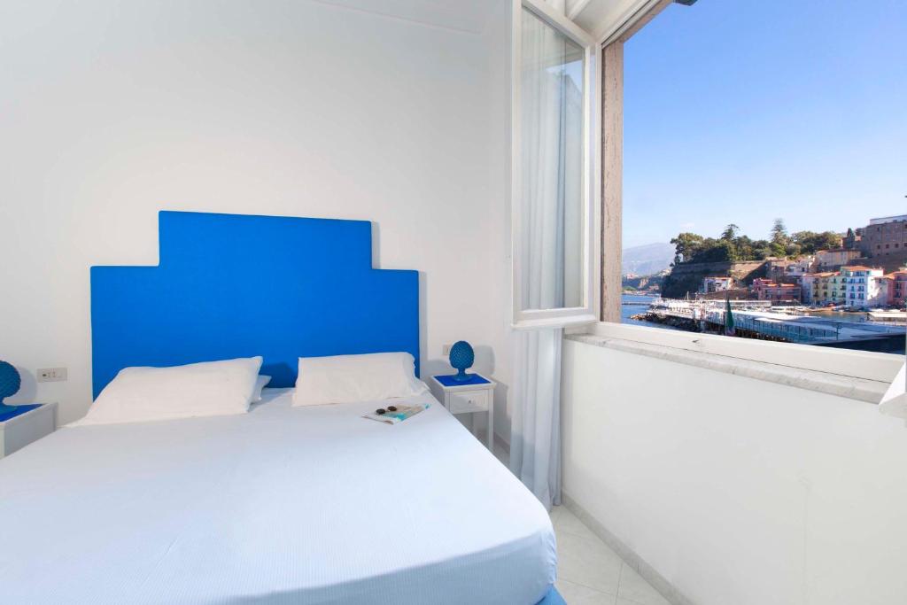 Postel nebo postele na pokoji v ubytování Hotel Admiral