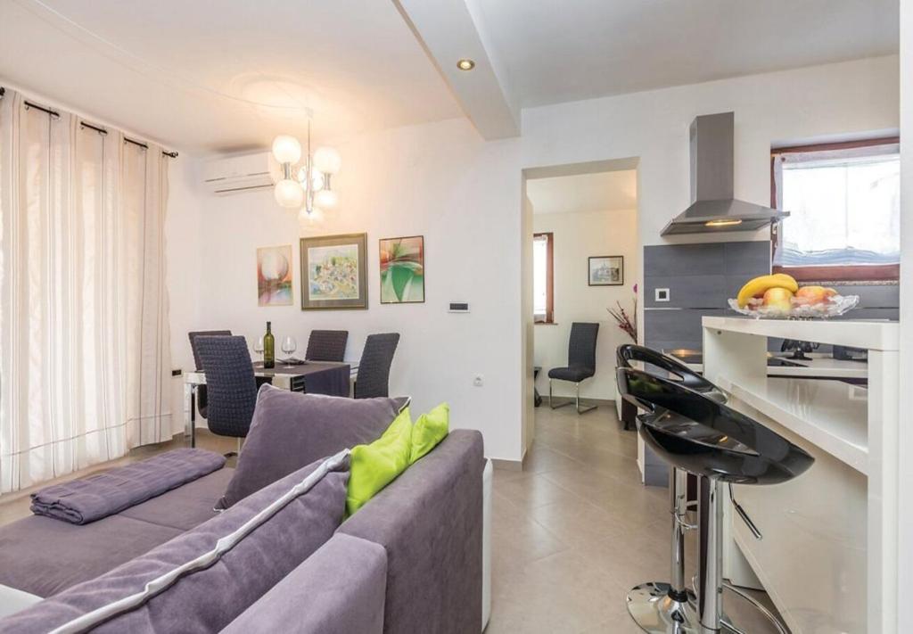Kuchyňa alebo kuchynka v ubytovaní Apartments Ivni