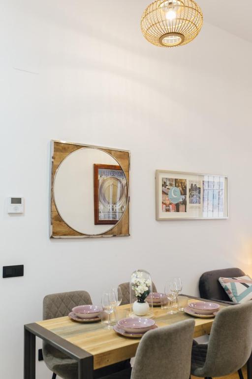 Fotografie z fotogalerie ubytování Modern with seasonal swimming pool- 1Bd 1Bth- Goyeneta v destinaci Seville