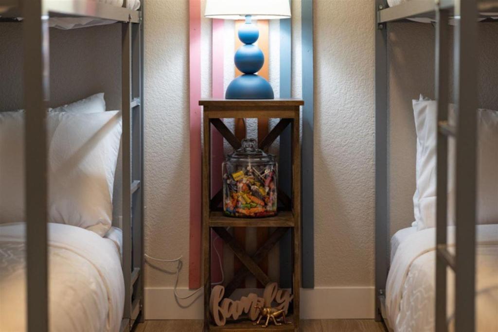 A bed or beds in a room at Heated Pool, Spa,Arcade Games,Pool Table,Ping-Pong